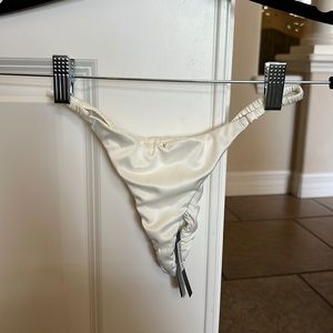Gooseberry Intimates Delight thong in cream XS NWT
